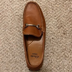 This casual Clarks is lithely use size 12.